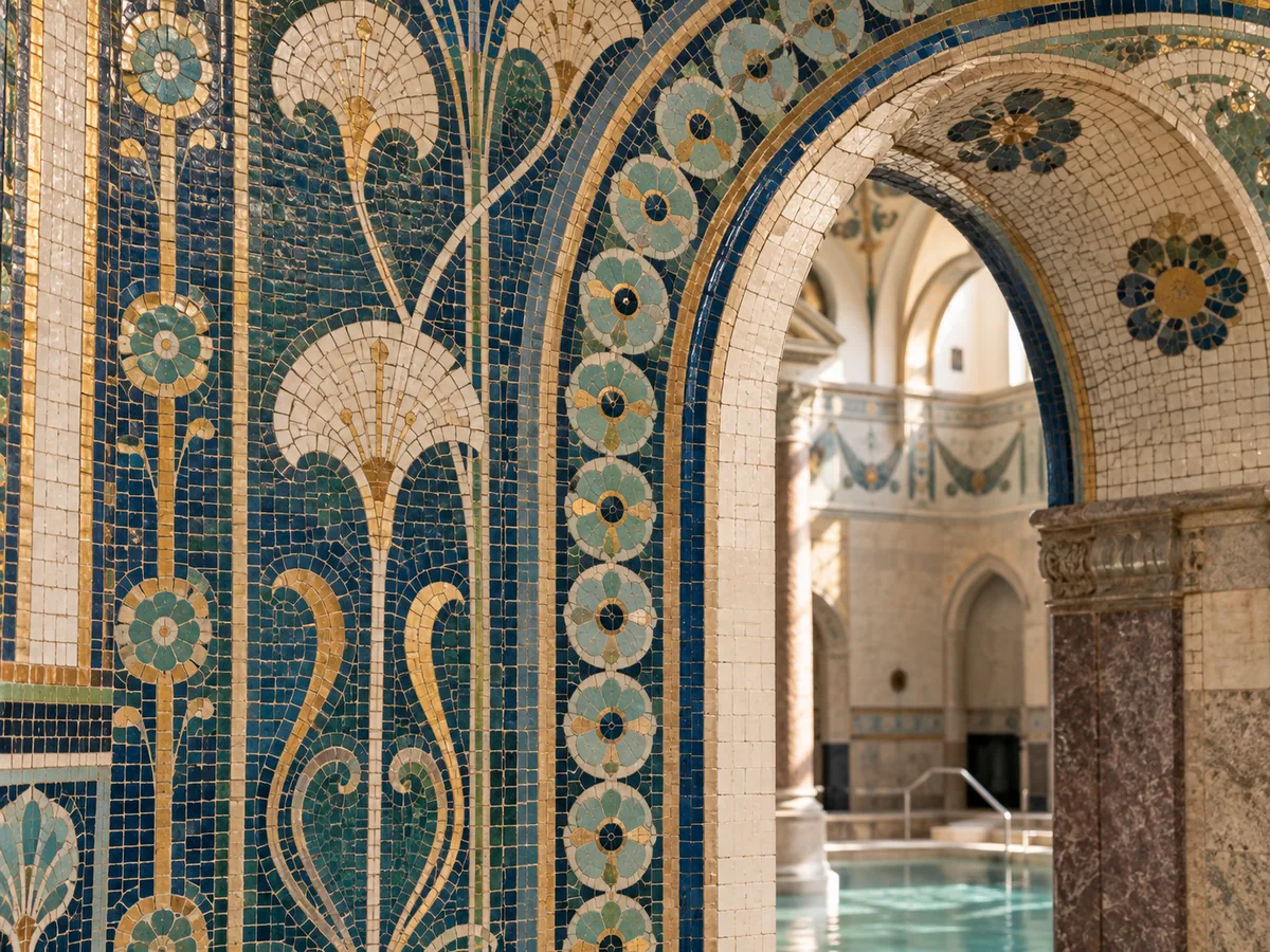 Mosaikfliesen im Irisch-Römischen Bad der Kaiser-Friedrich-Therme